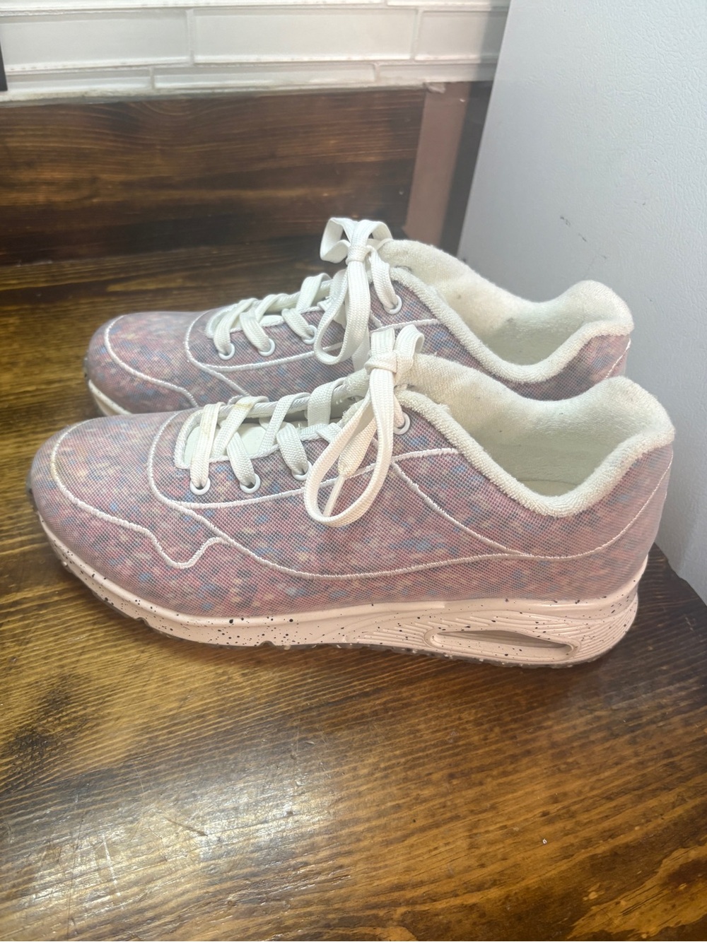Skechers air cooled memory foam sneakers size 9.5